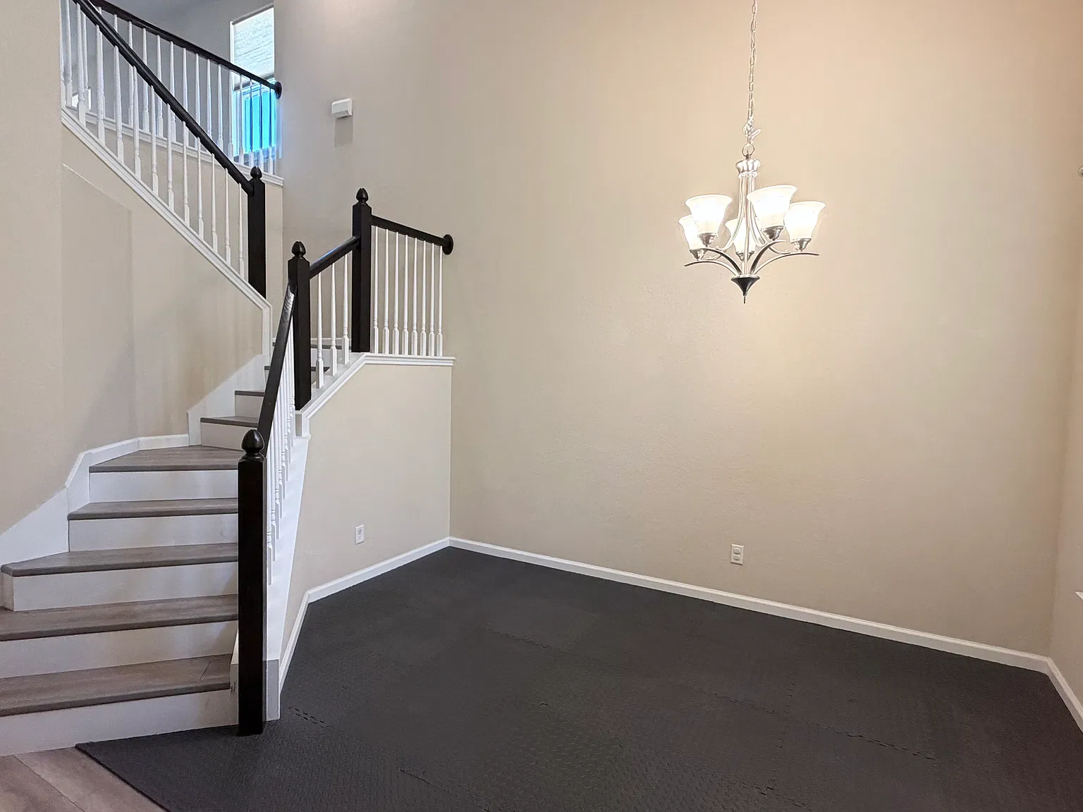 4 bed, 2687 sqft, $2,000 — Photo 4