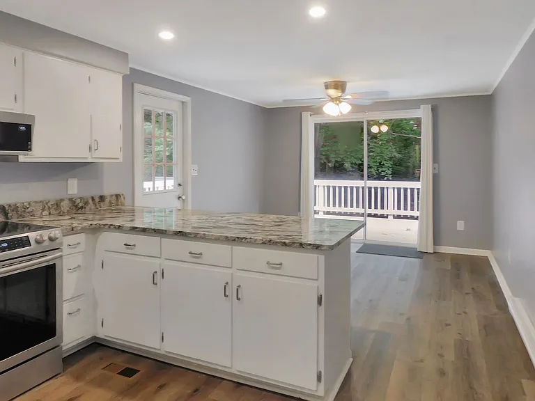 4225 Robinson Rd — Photo 5