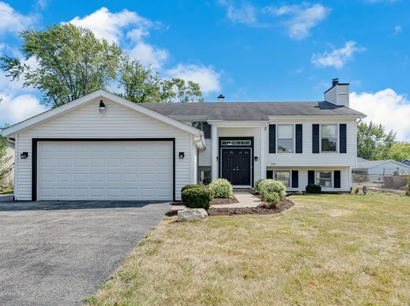2211 Countryside Ln, Lindenhurst, IL 60046