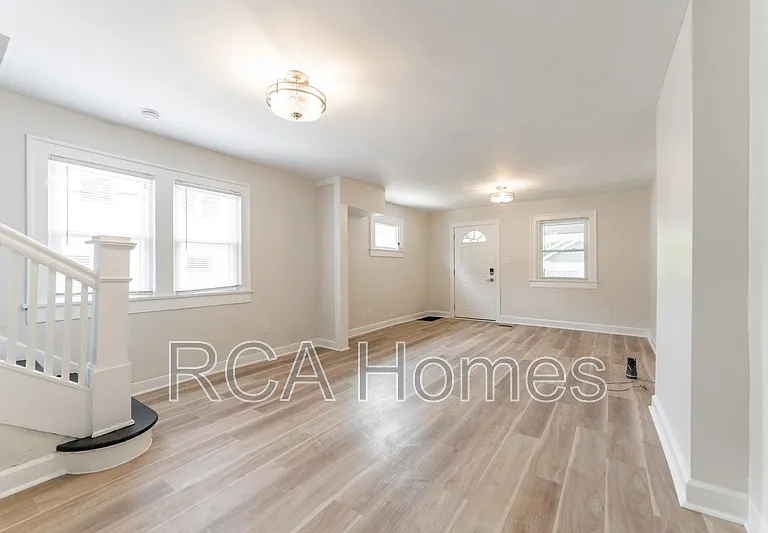 1601 Villa Ave — Photo 1