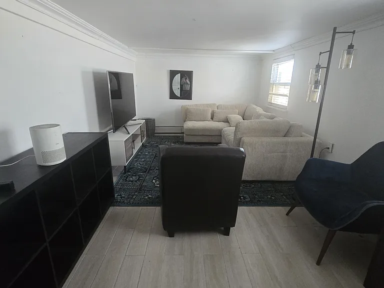 411 E Fulton St — Photo 16