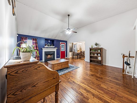 3rd image of 699 Puckett Rd