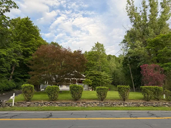 625 Saddle River Rd, Airmont, NY 10952