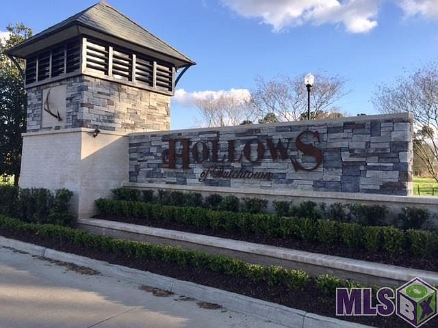 2nd image of 71 Whispering Hollow Ave