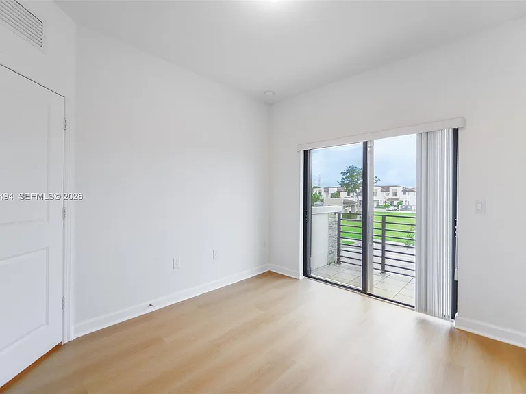 640 NE 207th St — Photo 30