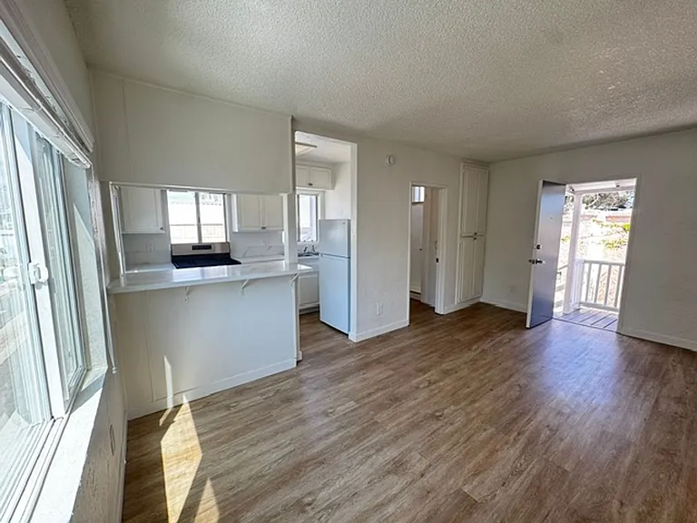 1090 Bangor Ln — Photo 6