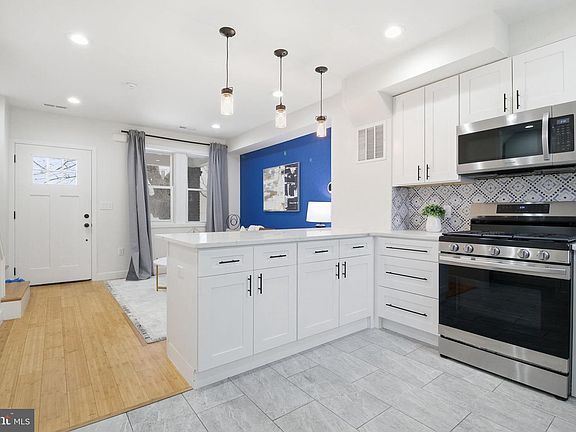 4th image of 1621 Lyman Pl NE