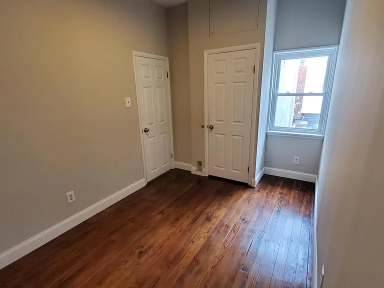 Middle Bedroom