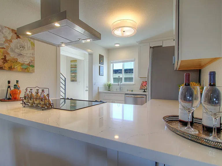 4050 Hoen Ave — Photo 7
