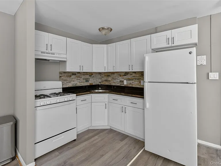 88 Buffalo Ave — Photo 13
