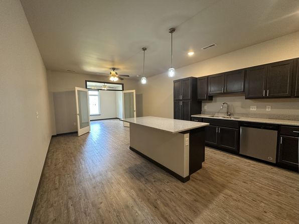 950 Commercial St #204