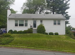 930 N McKinley Rd, Arlington, VA 22205