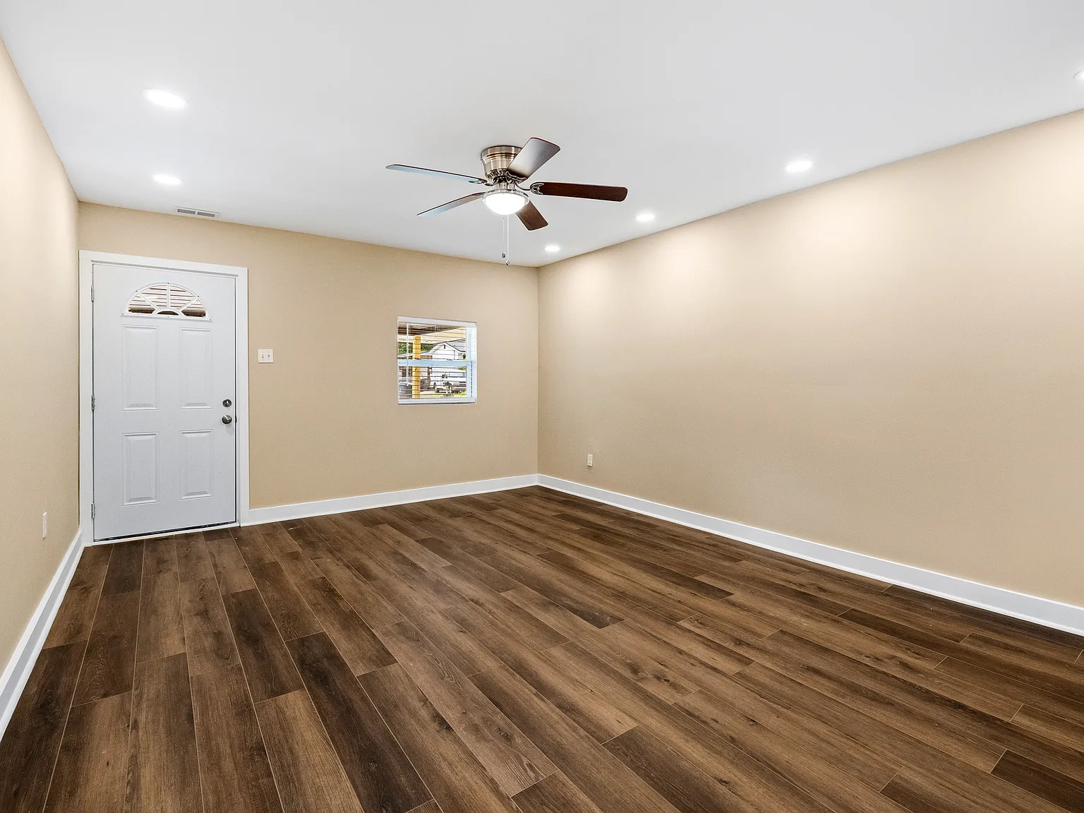 3 bed, 1589 sqft, $2,400 — Photo 4