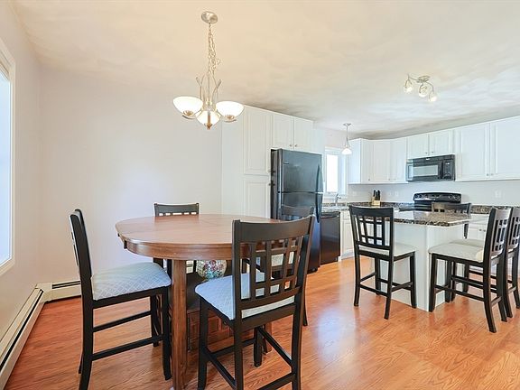 3rd image of 19 Arnold Ave