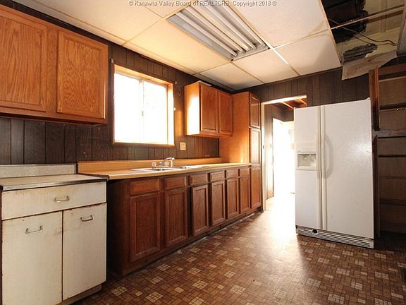 4th image of 902 W 2nd St
