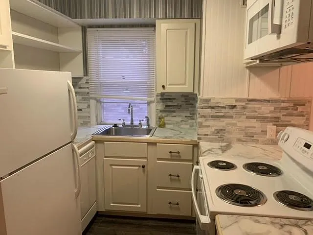 636 S Loomis Ave #C — Photo 10