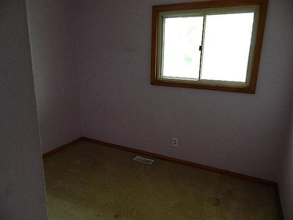 5th image of 930 Wilshire Dr