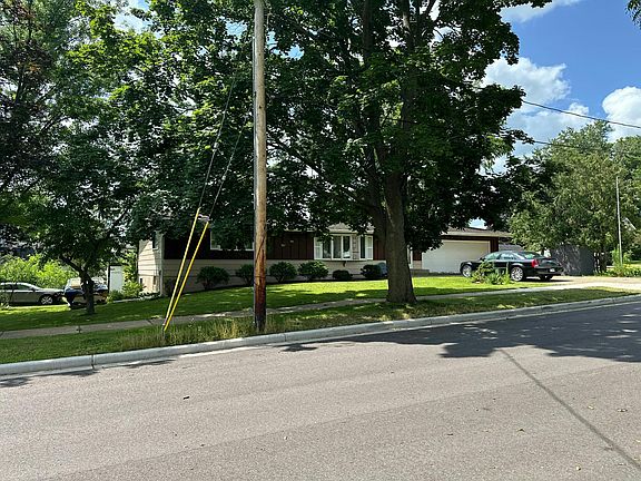 3rd image of 604 6th St