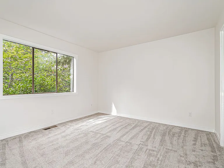 1600 NE 140th St #G5 — Photo 13