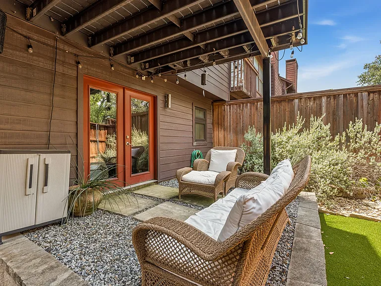 6124 Summer Creek Cir — Photo 32