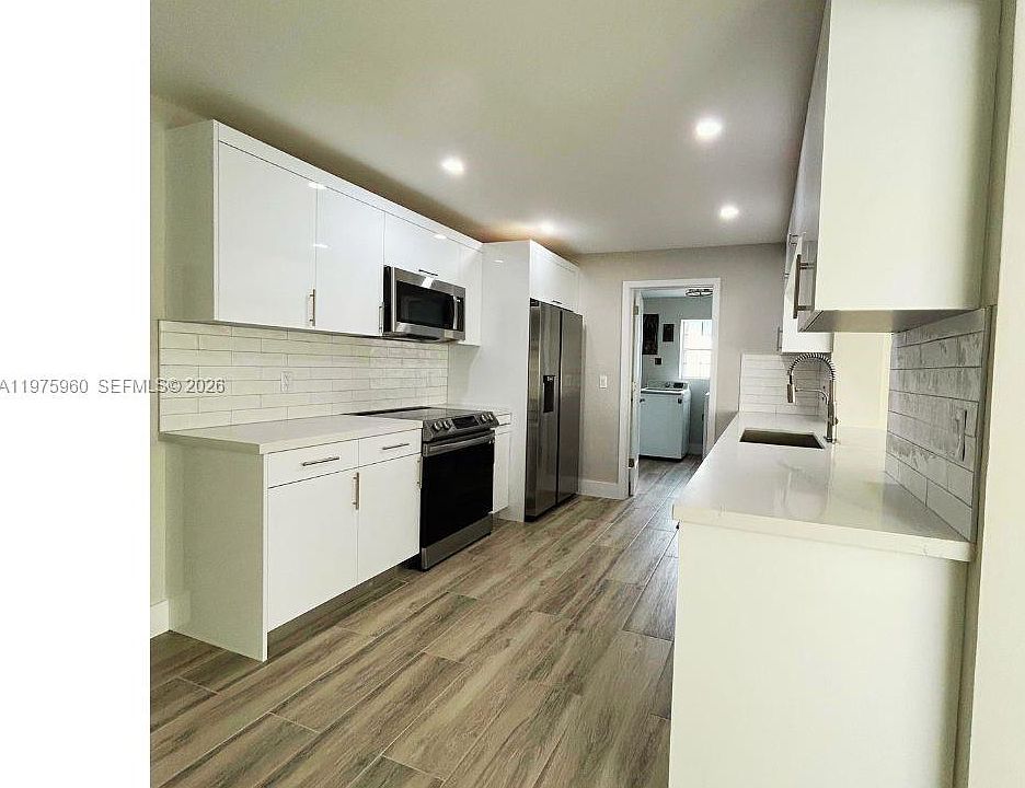 1st image of 5032 SW 94th Ave #0