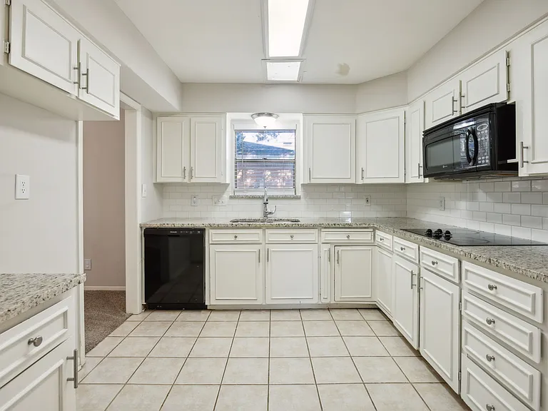 1725 Northcrest Dr — Photo 9