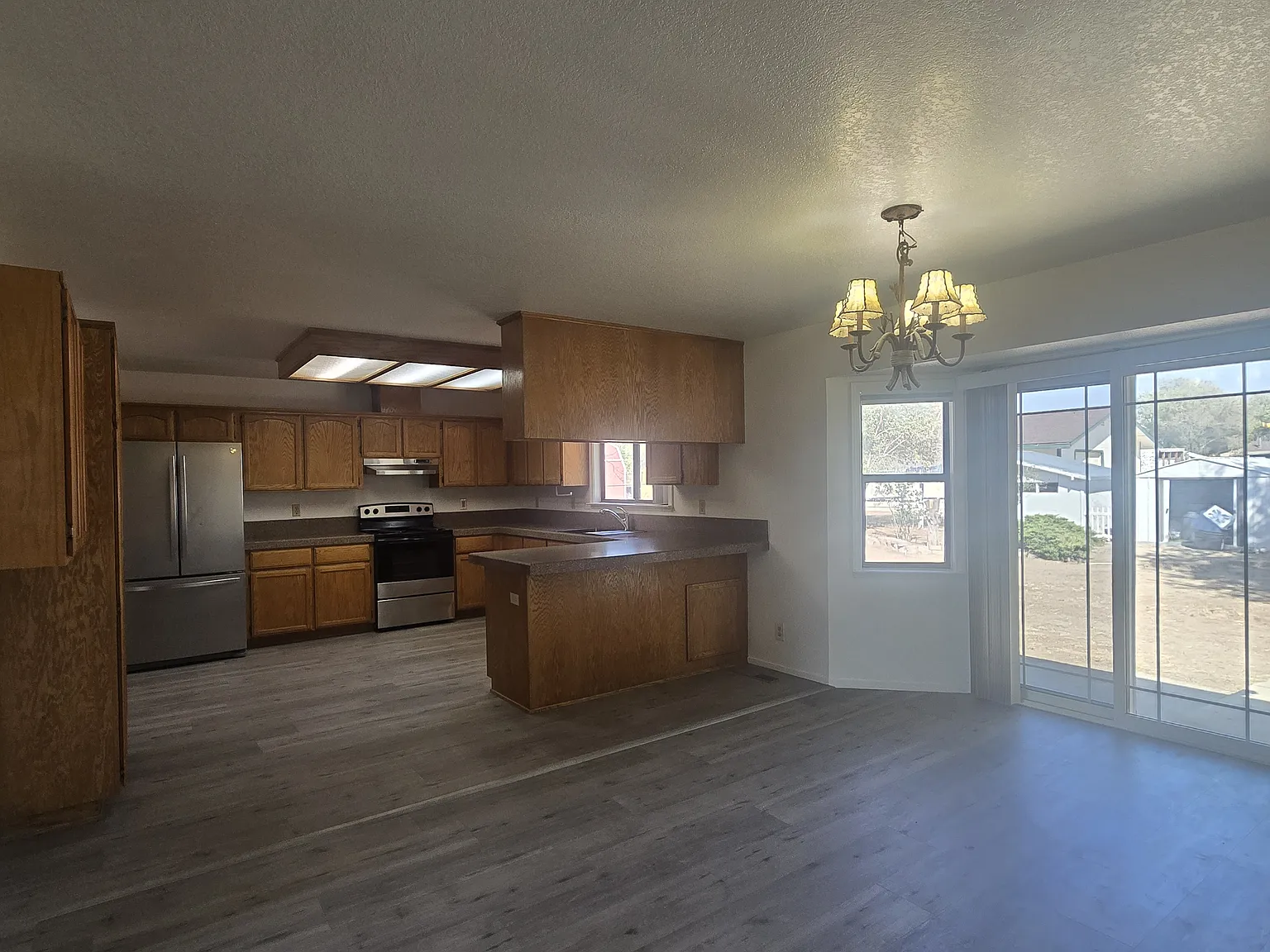 4 bed, 2168 sqft, $3,500 — Photo 4