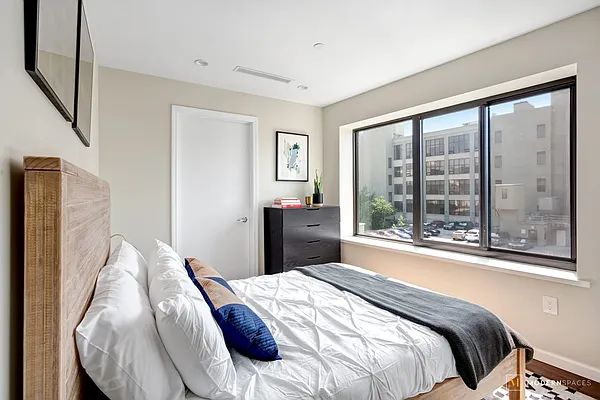 Sold by Modern Spaces | media 5