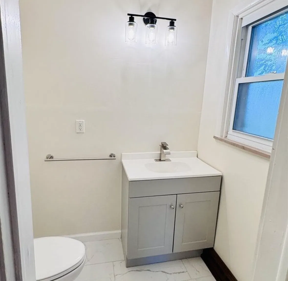 4 bed, 2.5 bath, 1956 sqft, $1,500 — Photo 4