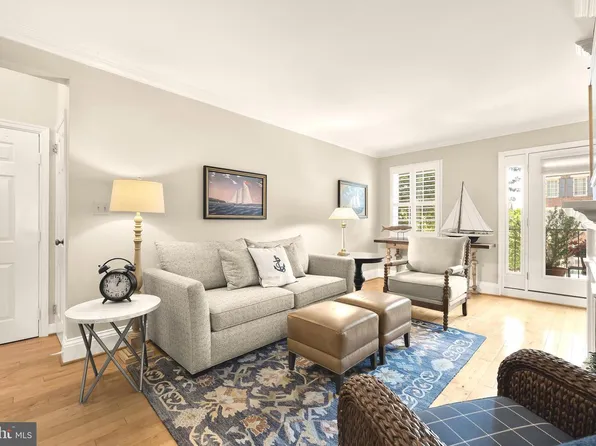 1115 N Pitt St APT 2B, Alexandria, VA 22314