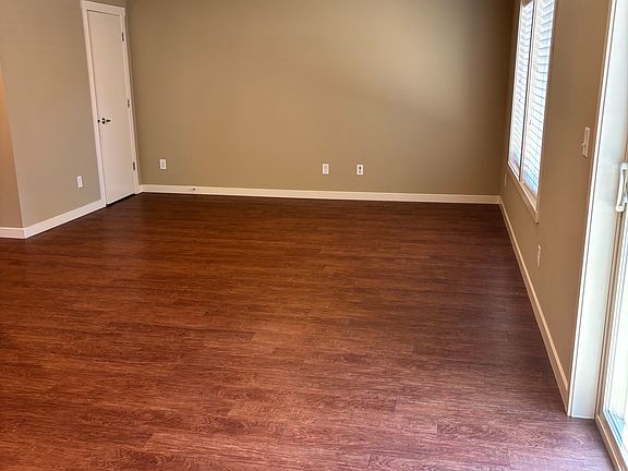 5th image of 3710 NE Royal View Ave