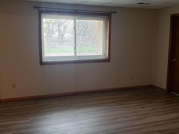 3rd image of 600 2nd Ave NW