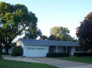 519 E Locust St, Geneseo, IL 61254