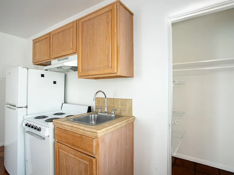 140 E. Tamarisk Road — Photo 12
