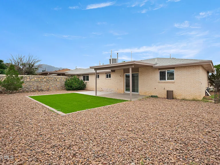 7139 Orizaba Ave — Photo 20