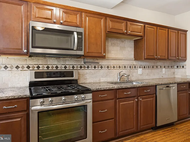 214 E University Pkwy — Photo 20