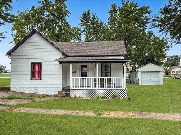 310 W 23rd St, Higginsville, MO 64037
