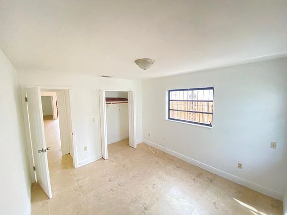 5th image of 881 W 39th Pl #881