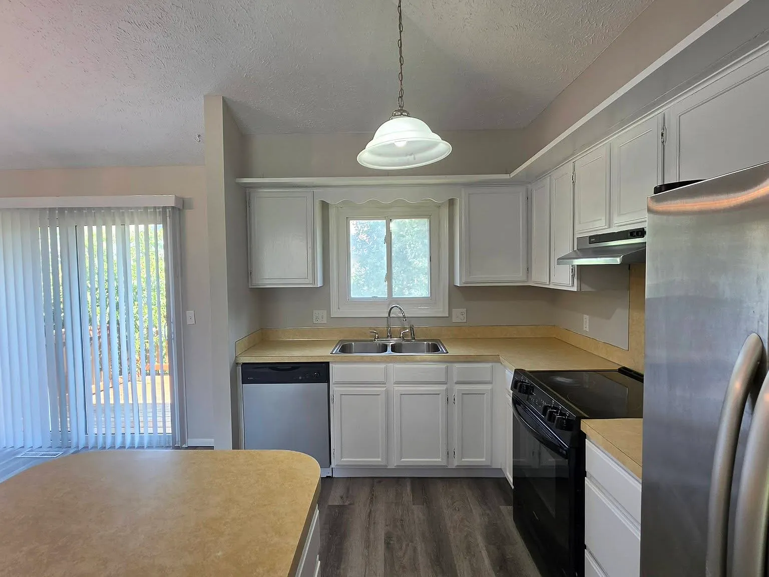 3 bed, 1486 sqft, $2,300 — Photo 4