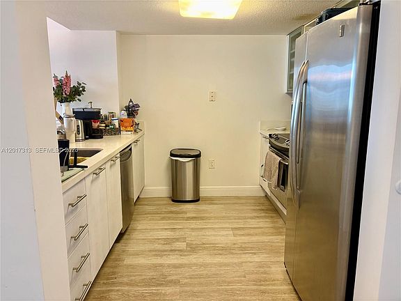 4th image of 1800 N Bayshore Dr APT 1704