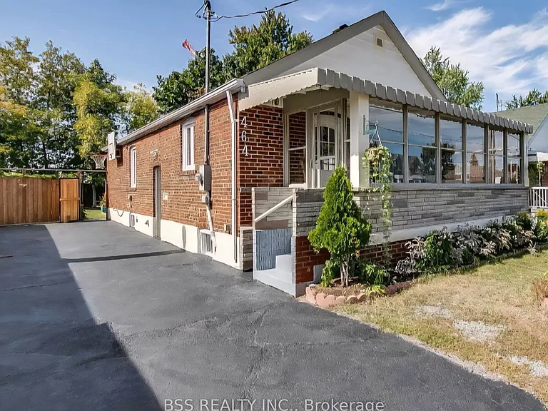 464 Warden Ave — Photo 1