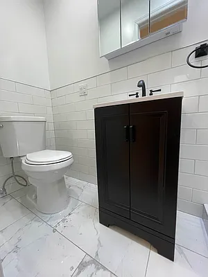 Rented by HOLTON REAL ESTATE INC. | media 23