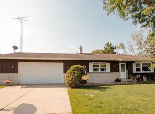805 Sunset Ct, Waupun, WI 53963