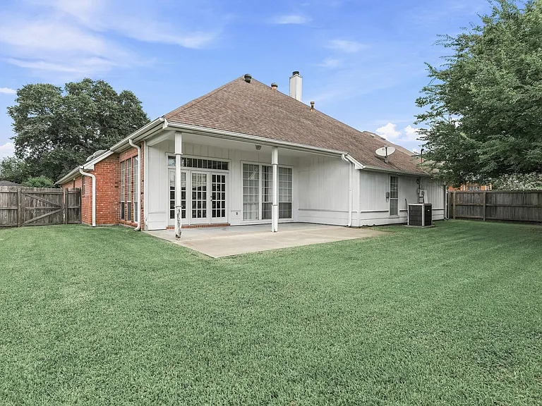 2107 Avenue K — Photo 32