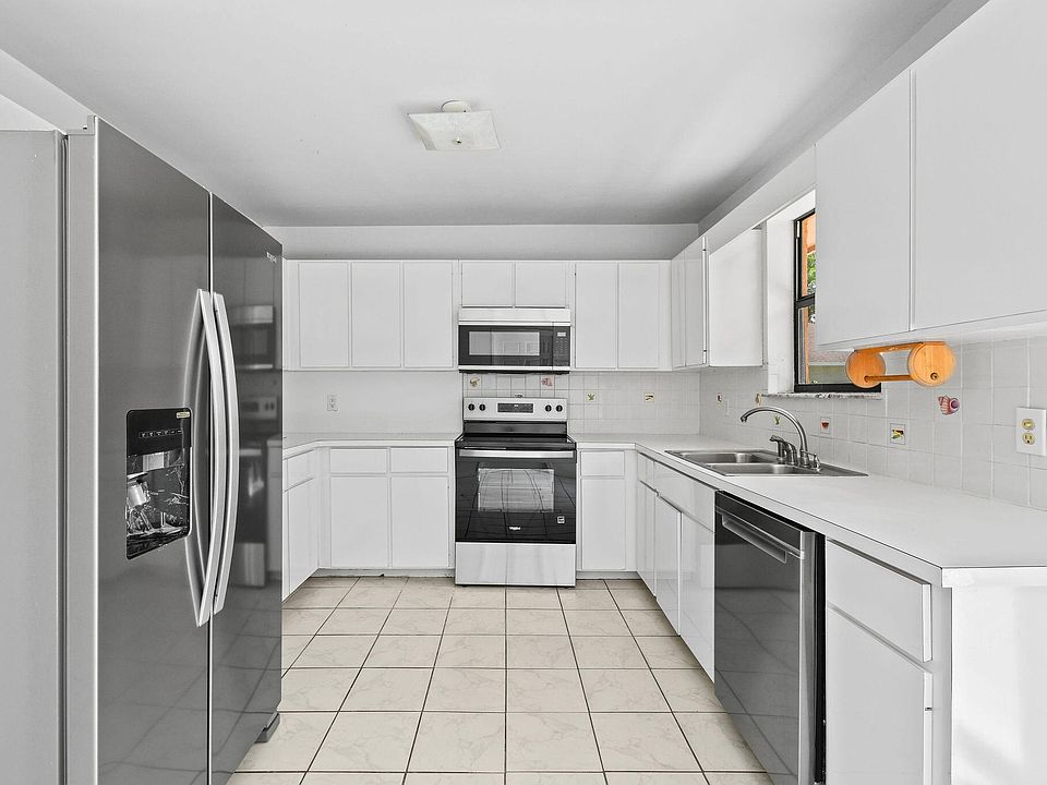 1st image of 2634 Summit Boulevard