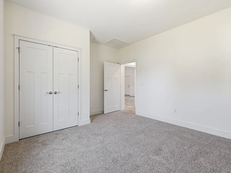 2206 Grant St — Photo 20