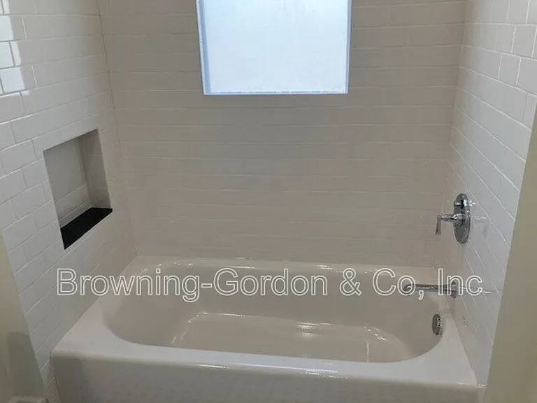 1005 W Eastland Ave — Photo 24