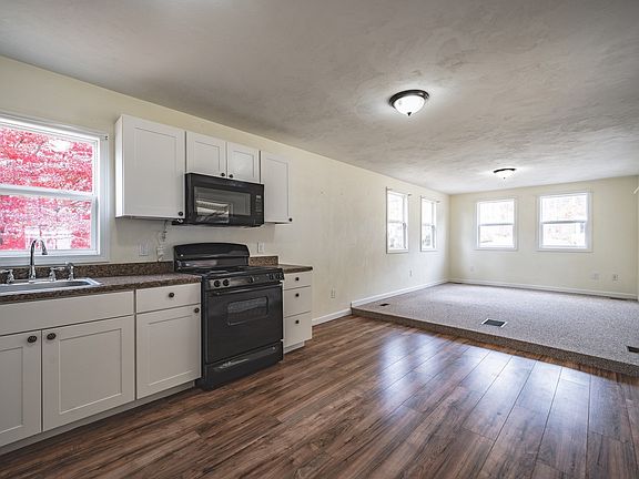 4th image of 8 Conestoga Trl