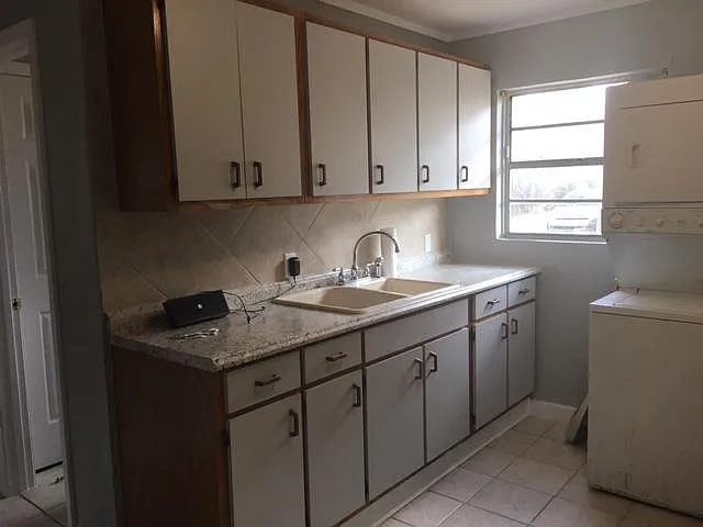 693 Tyner St — Photo 2