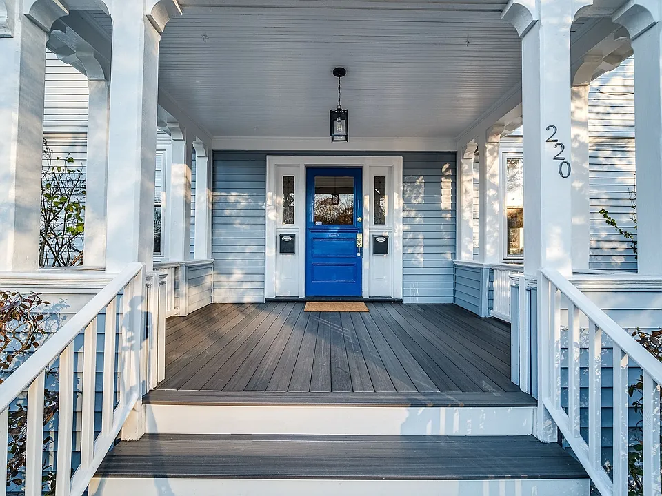 220 Lowell Ave #1